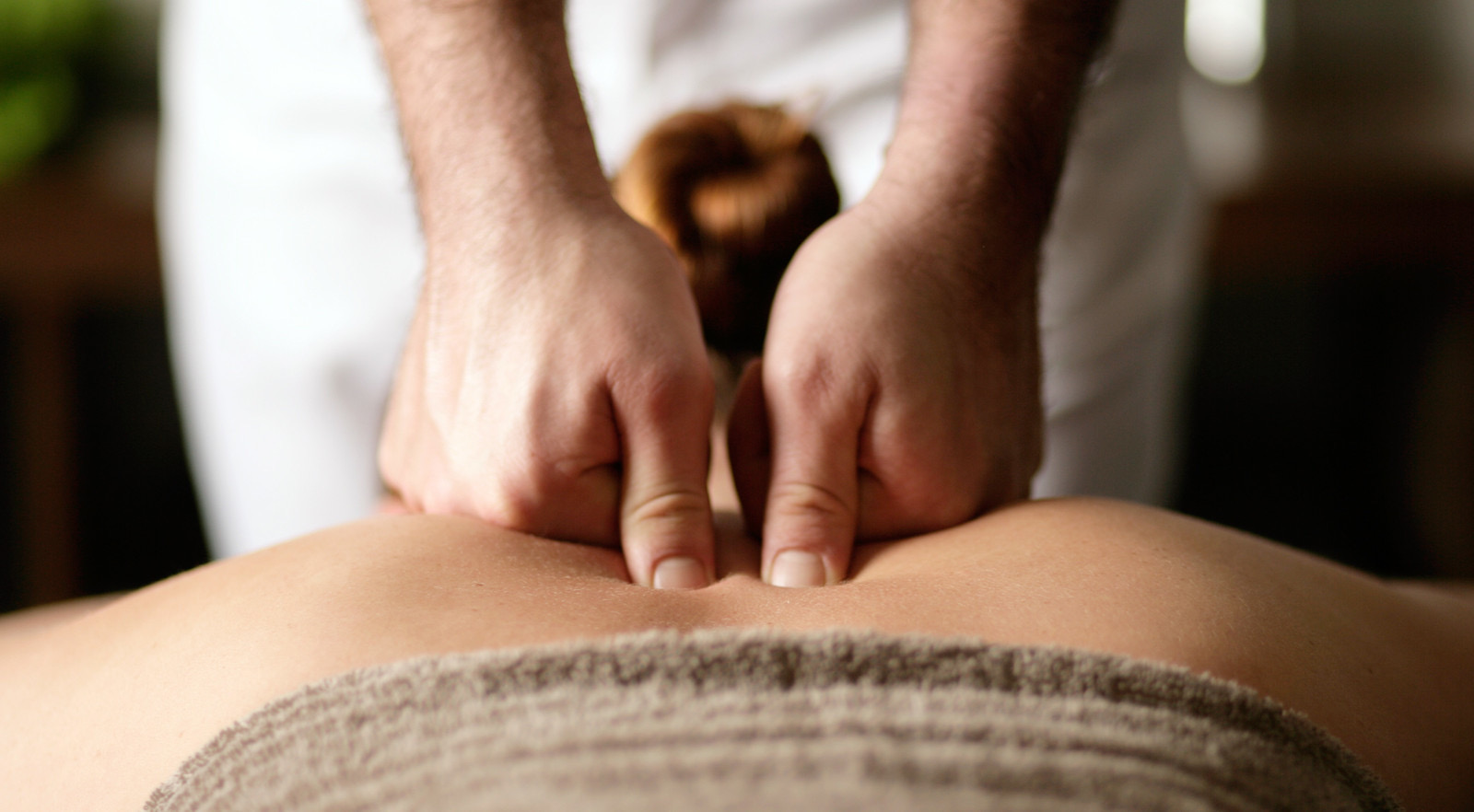 Deep tissue massage treatment